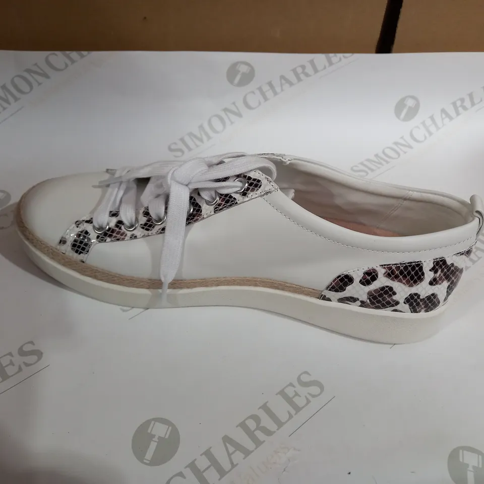 BOXED VIONIC SIZE 5 1/2 WHITE AND COW PRINT LACE UP TRAINERS  