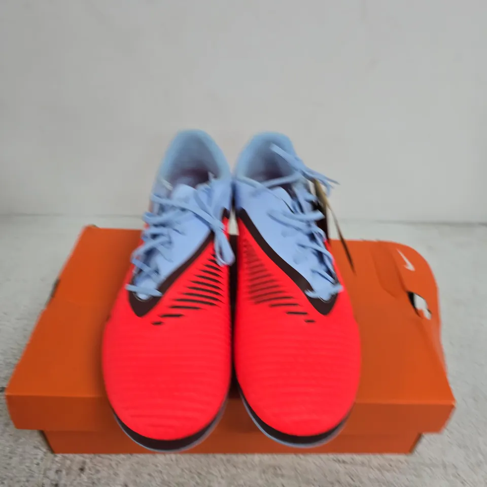 BOXED PAIR OF NIKE PHANTOM 6 LOW ACAD FG/MG FOOTBALL BOOTS – UK 11