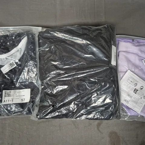 BOX OF APPROXIMATELY 20 ASSORTED CLOTHING AND FASHION ITEMS IN VARIOUS STYLES, SIZES, AND COLOURS - COLLECTION ONLY