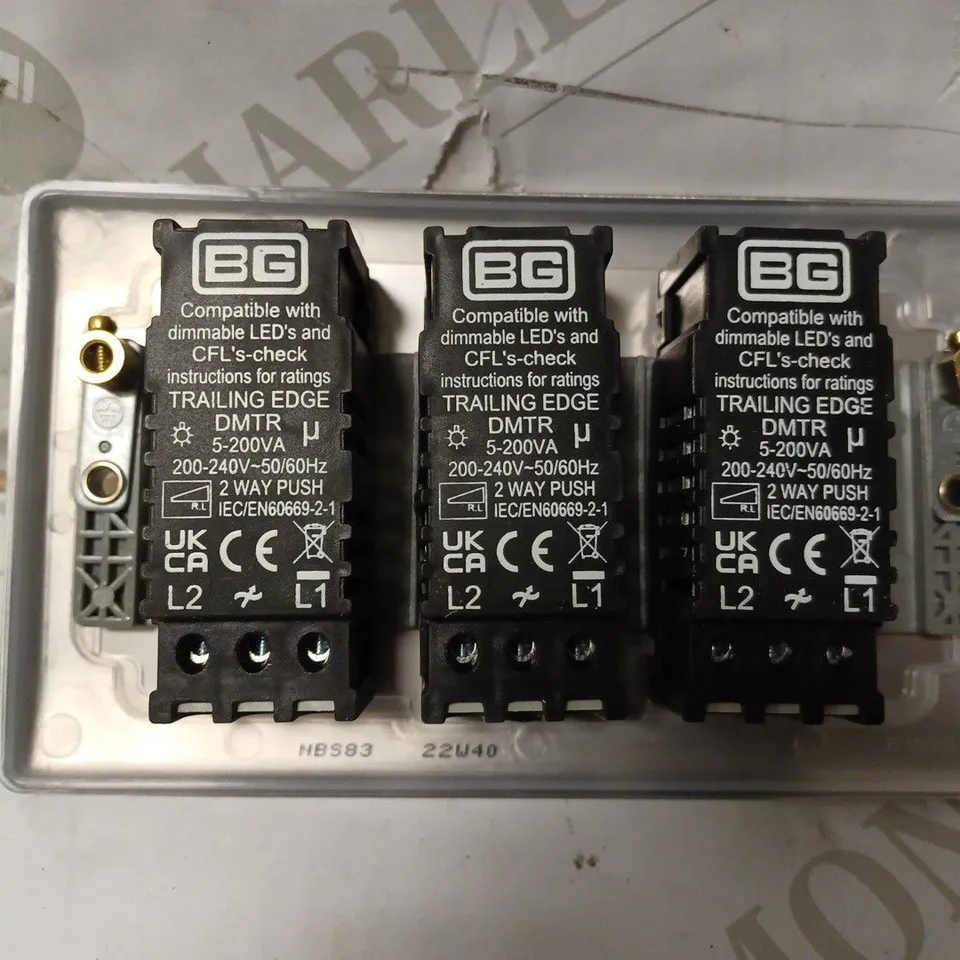 BG ELECTRICAL NBS83P-01 TRIPLE INTELLIGENT DIMMER LIGHT SWITCH