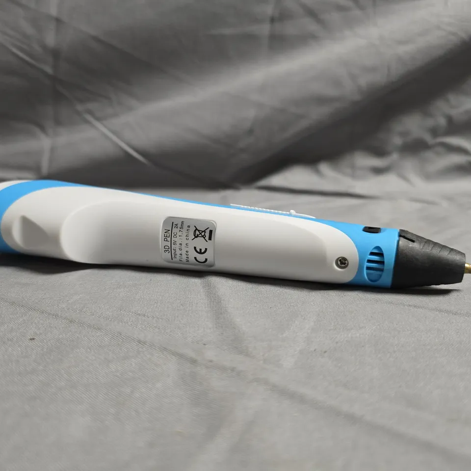 3D PRINTING PEN – BLUE AND WHITE HANDHELD DEVICE