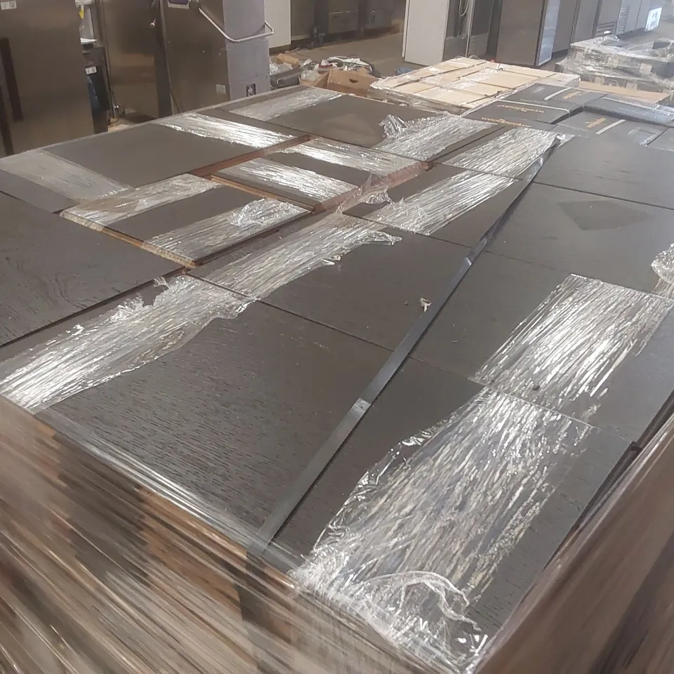 PALLET CONTAINING APPROXIMATELY 61x PACKS OF BRAND NEW WOOD PECKER ENG WOOD PLANKS AND SQ'S