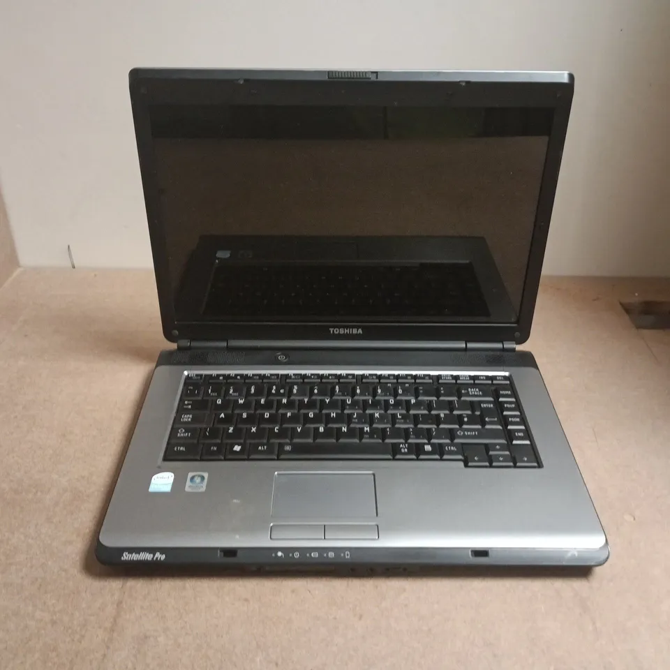 TOSHIBA SATELLITE PRO L300 - 19Q LAPTOP