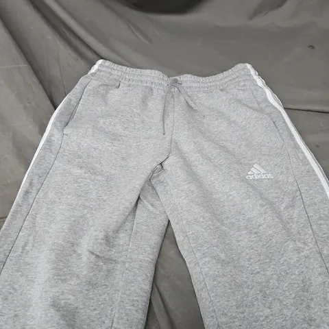 ADIDAS GREY TRACKPANTS WITH 3-STRIPES – MEN’S, SIZE M 