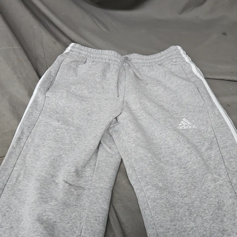 ADIDAS GREY TRACKPANTS WITH 3-STRIPES – MEN’S, SIZE M 