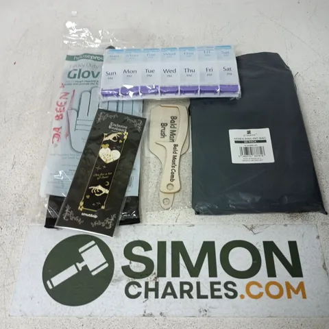 APPROXIMATELY 12 ASSORTED HOUSEHOLD ITEMS TO INCLUDE MAILING BAGS, PILL CASE, HEAVY DUTY GLOVES, ETC