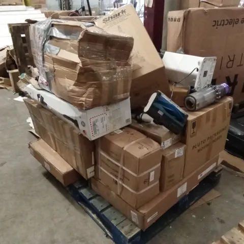 PALLET OF ASSORTED HOUSEHOLD GOODS AND PRODUCTS TO INCLUDE; VACUUM CLEANERS, WEIGHTS AND GYM EQUIPMENT PARTS, INCOMPLETE NURSERY FURNITURE ETC 