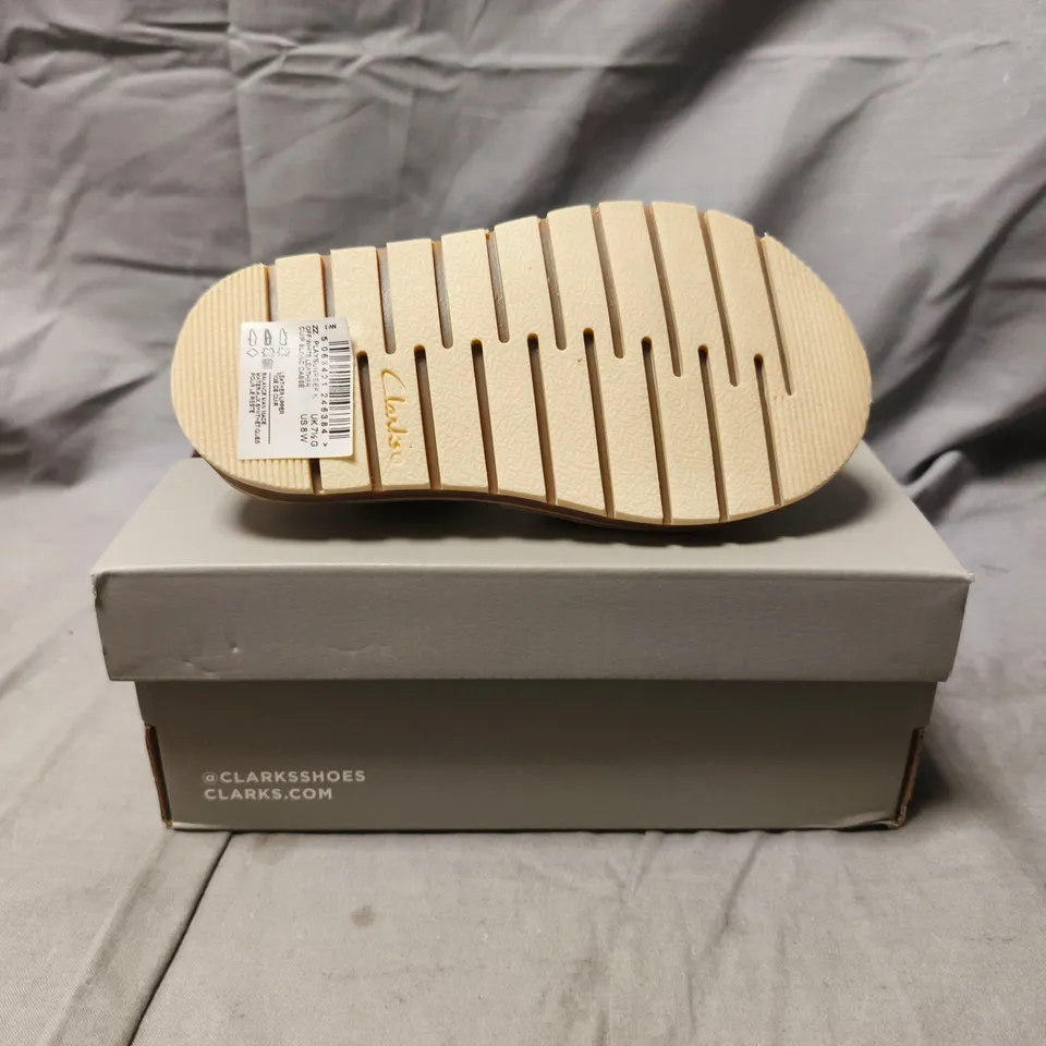 BOXED PAIR OF CLARKS KIDS OPEN TOE SANDALS IN OFF-WHITE SIZE UK 7.5