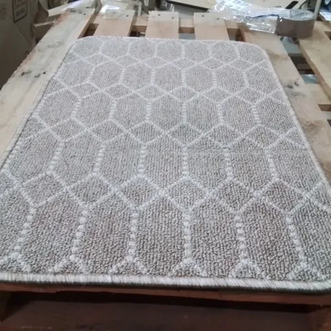 QUALITY DESIGNER AREA RUG - APPROXIMATELY 75X50CM