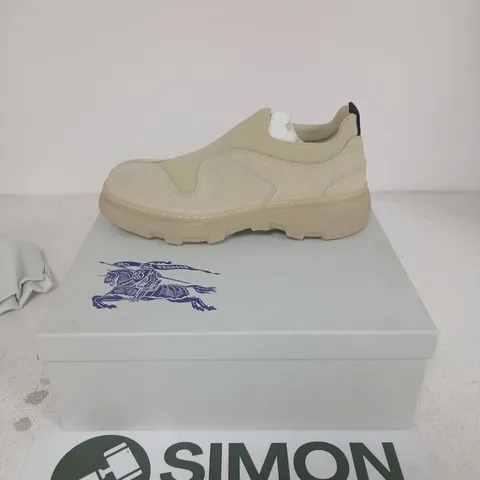 BURBERRY LEATHER TRAINER – BEIGE, UK 12 (EUR 46)