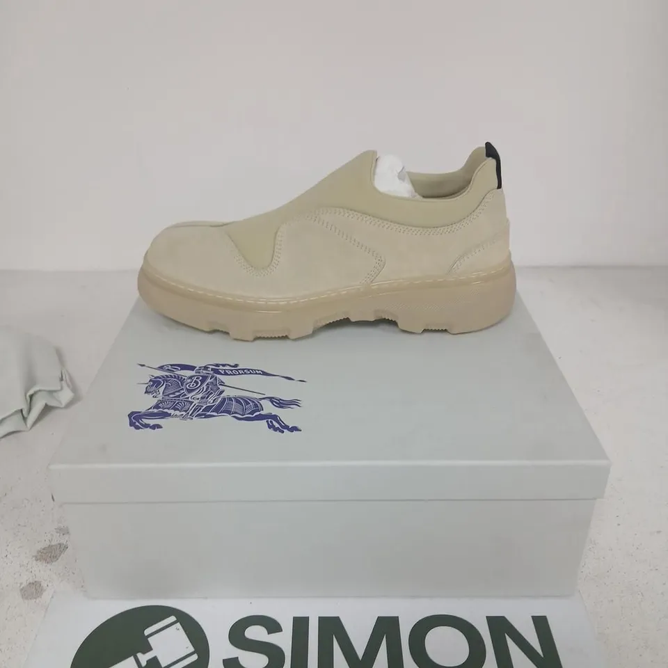 BURBERRY LEATHER TRAINER – BEIGE, UK 12 (EUR 46)