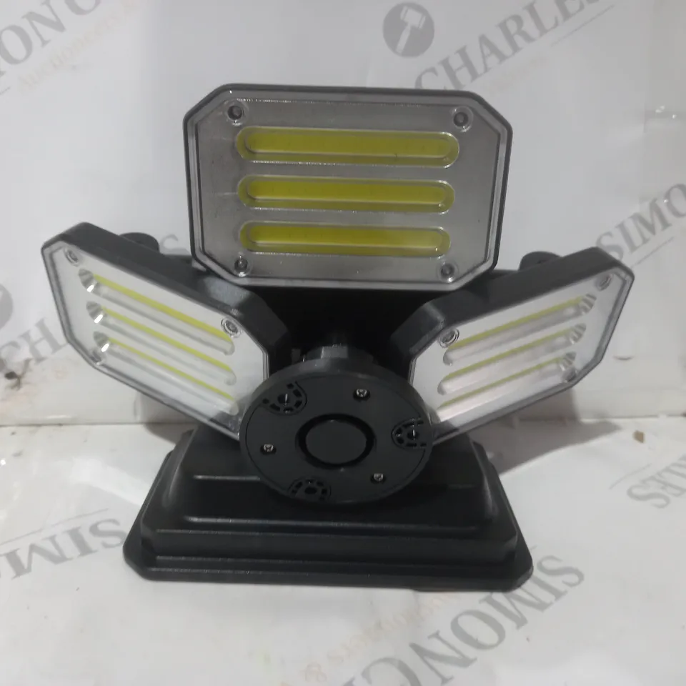 BOXED BELL & HOWELL 300 LUMENS BIONIC FLOODLIGHT