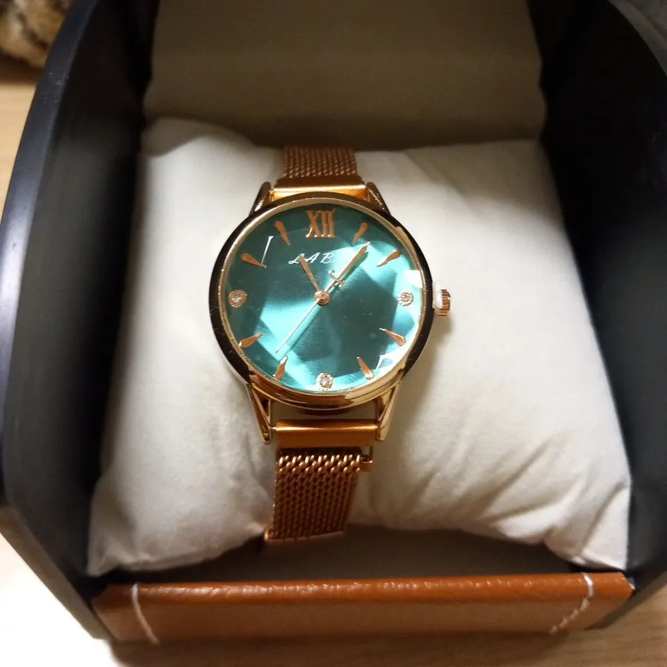 LADIES LA BANUS WATCH – CHAIN LINK METAL STRAP – MAGNETIC CLASP – GIFT BOX
