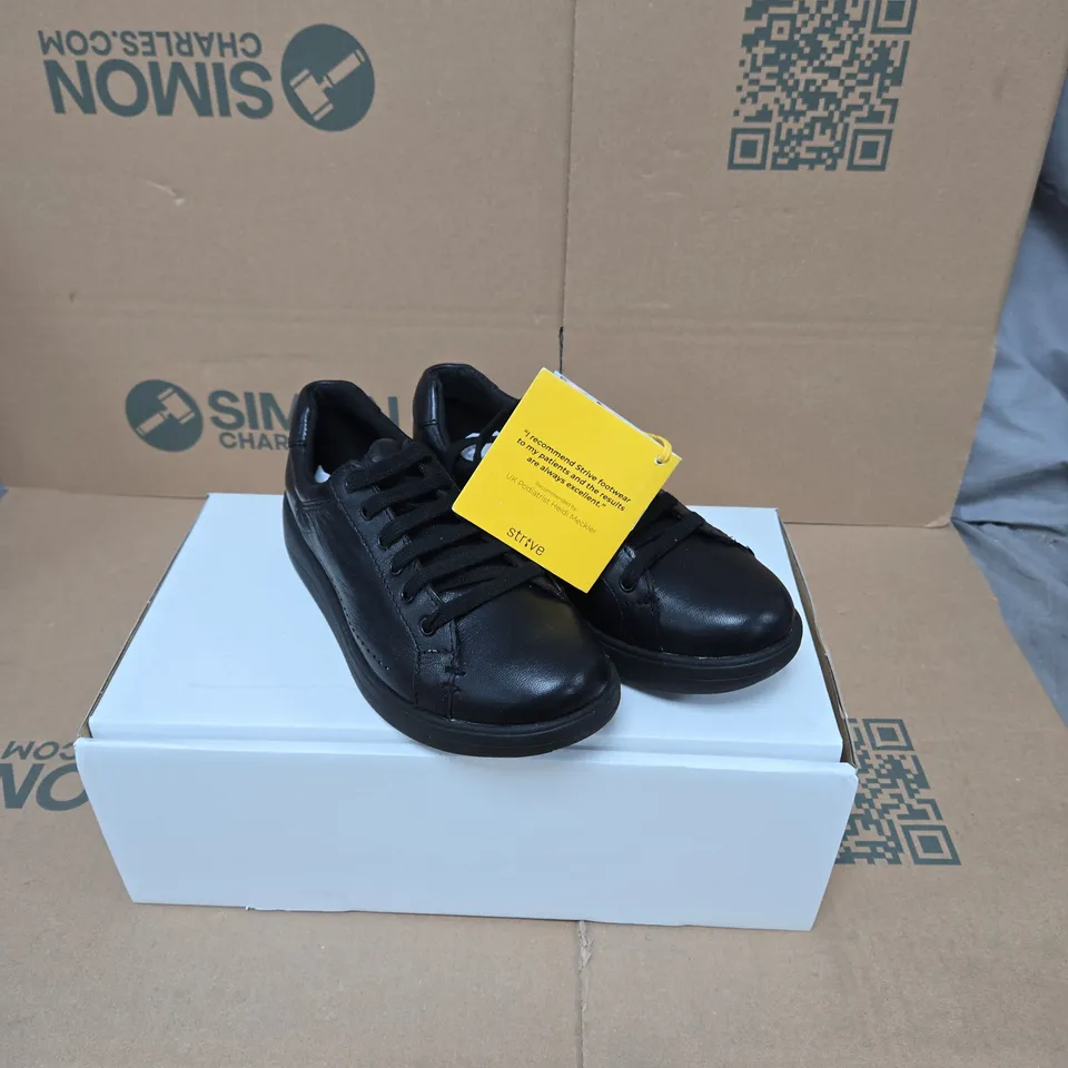 STRIVE DAKOTA LACE UP TRAINERS BLACK UK 3 BOXED