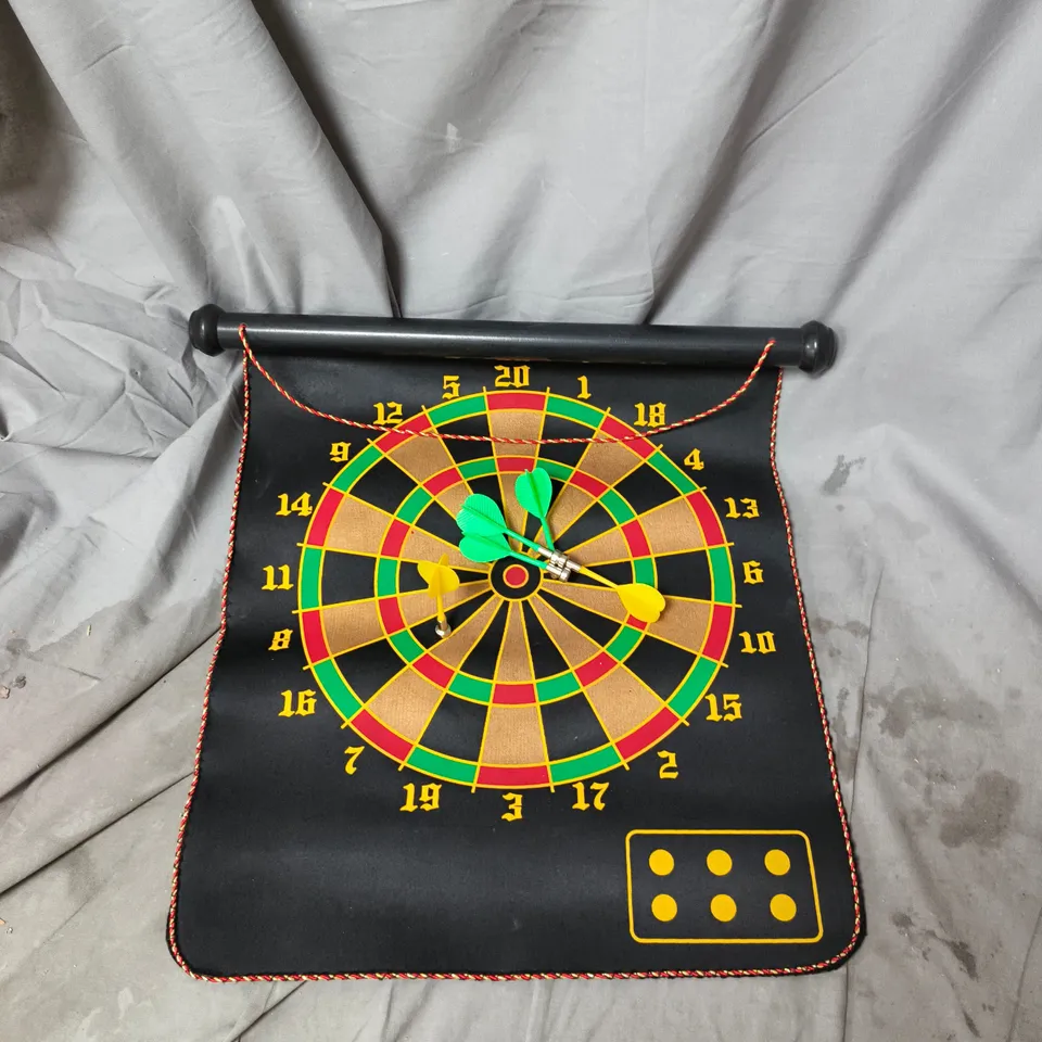 MAGNETIC DART BOARD WITH DARTS