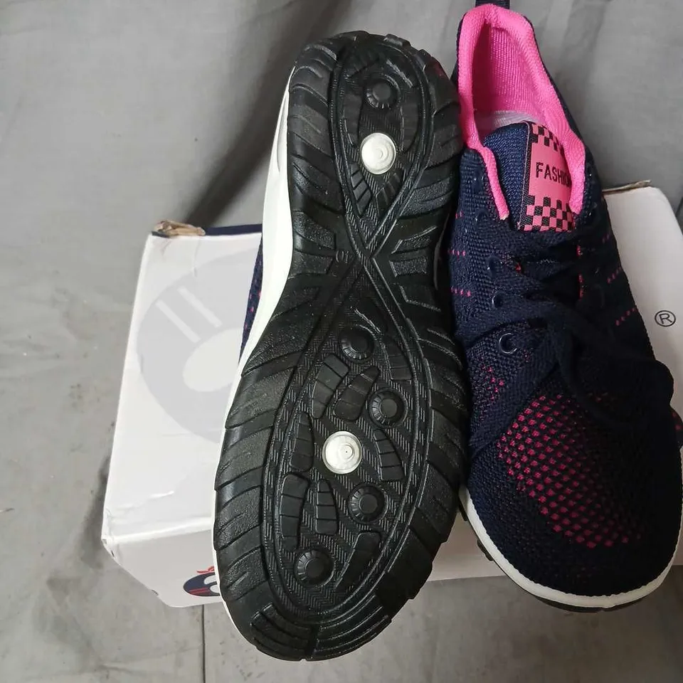 KIDS' NAVY & PINK KNIT TRAINERS