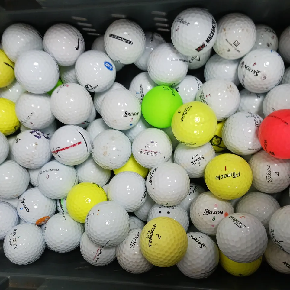 APPROXIMATELY 40 GOLFBALLS OF VARIOUS BRANDS 