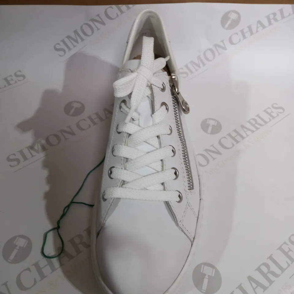 BOXED PAIR OF RIEKER ANTISTRESS ZIP TRAINER WHITE  - SIZE 39