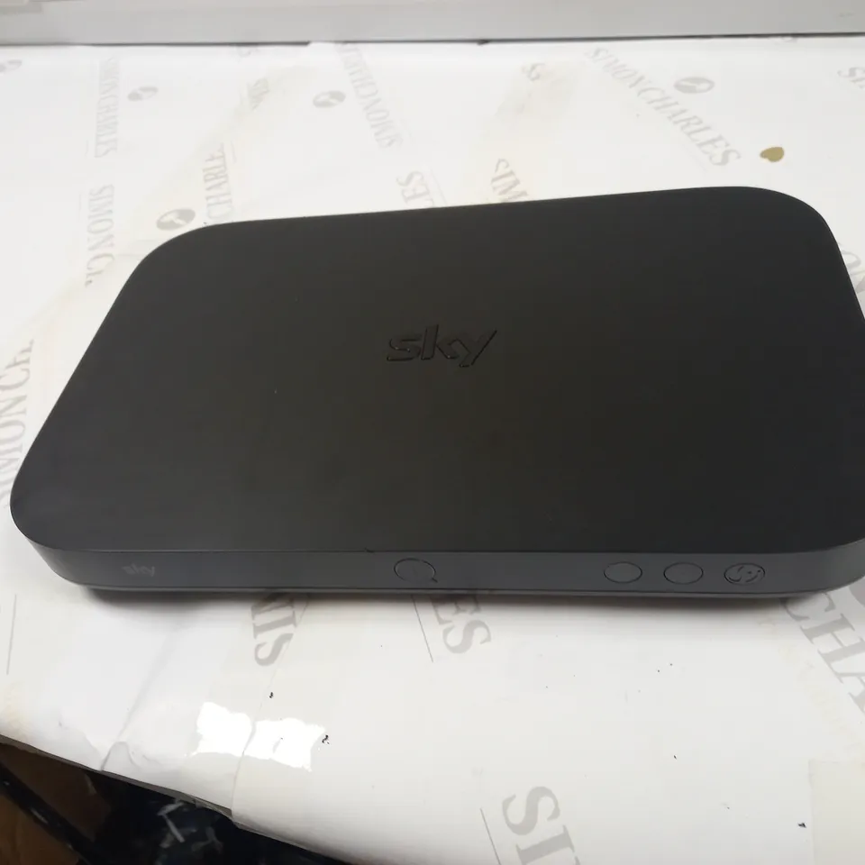 SKY Q BOX