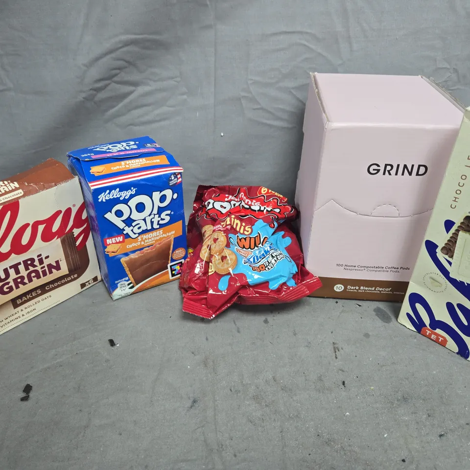 APPROXIMATELY 10 ASSORTED FOOD  ITEMS TO INCLUDE - M&M'S , JAMMY DODGES , POP TARTS   - COLLECTION ONLY ,