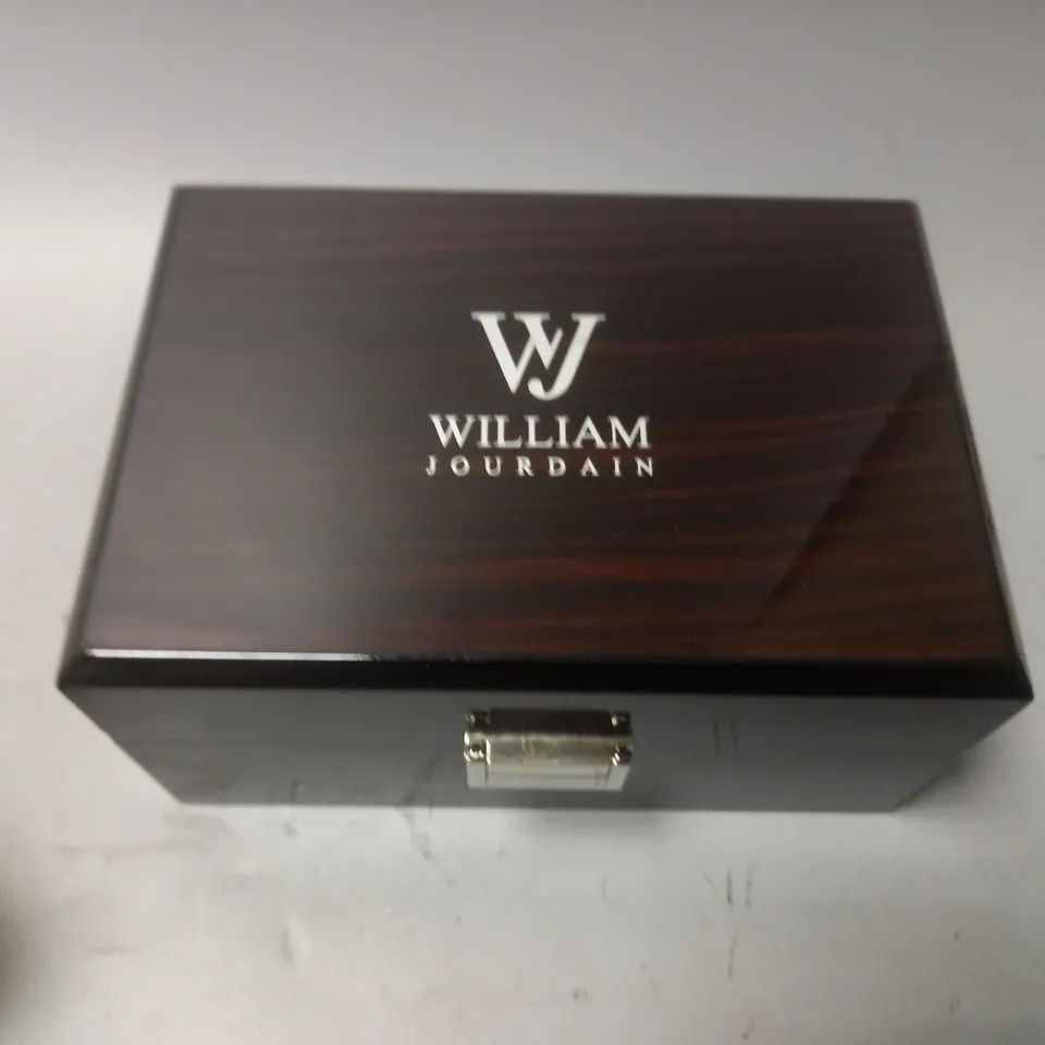 WILLIAM JOURDAIN GENTS STAINLESS STEEL WATCH IN WOODEN GIFT BOX