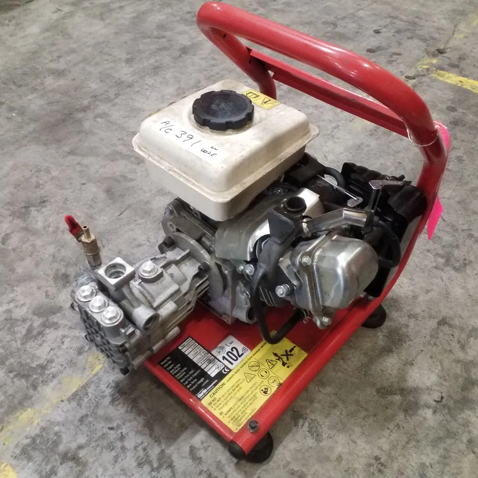 CLARKE TIGER 1800B 3HP PETROL PRESSURE WASHER 110 BAR (1595PSI)
