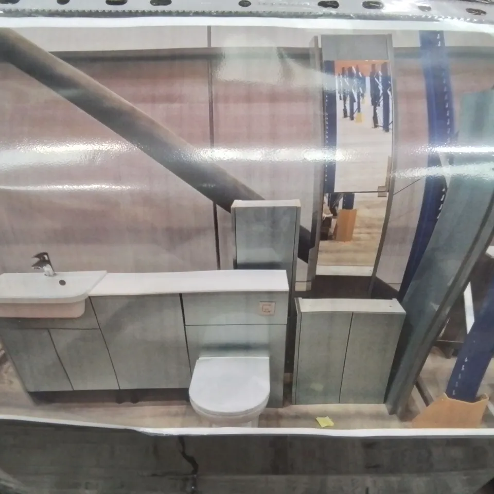 PALLET OF ASSORTED BATHROOM CABINETS AND FITTINGS 