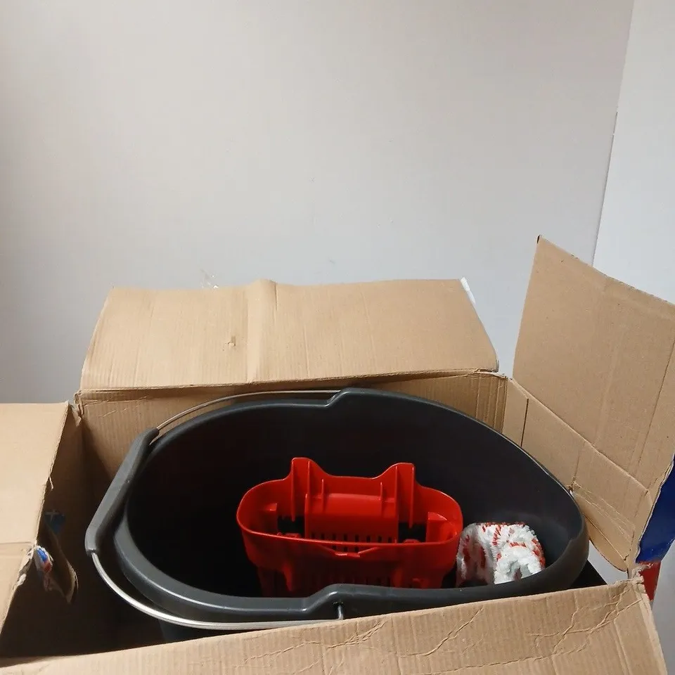 VILEDA ULTRAMAX 2IN1 MICROFIBRE MOP & BUCKET SYSTEM – BOXED (DAMAGED BOX)