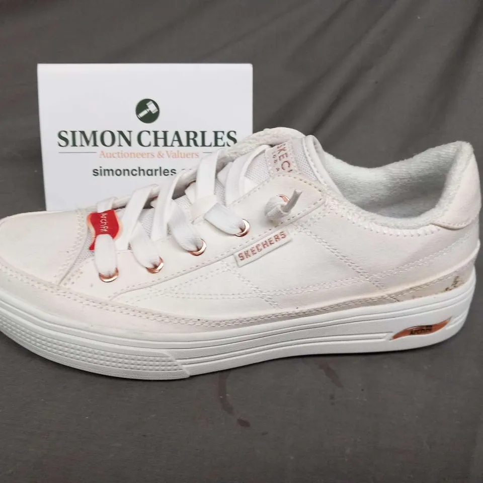 SKETCHERS LOS ANGELES VEGAN ARCH FIT SIZE 5