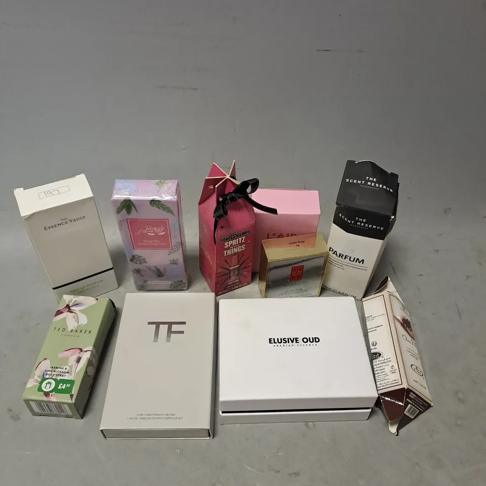 APPROXIMATELY 10 ASSORTED BOXED FRAGRANCES TO INCLUDE - TOM FORD SAMPLE SET - SOAP & GLORY SPRITZ - TED BAKER BODY SPRAY - ETC