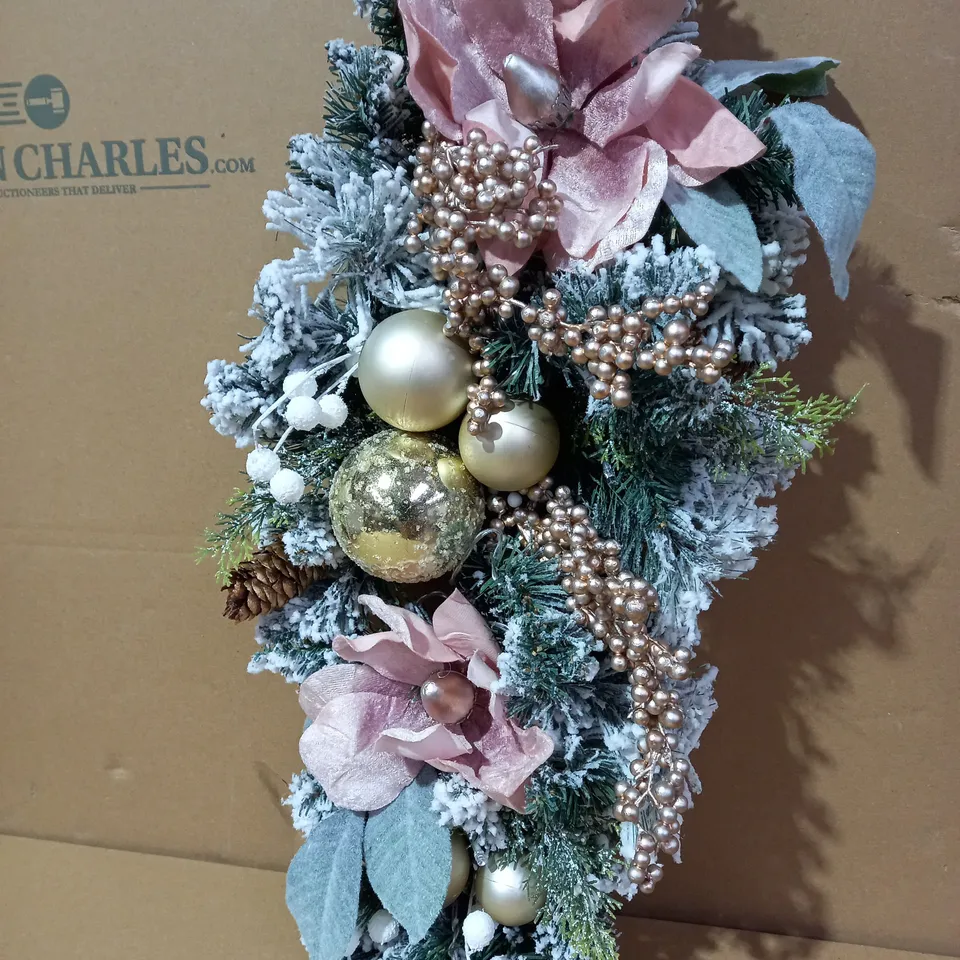 FROSTED ROSE PRE-LIT TEARDROP CHRISTMAS WREATH RRP £25