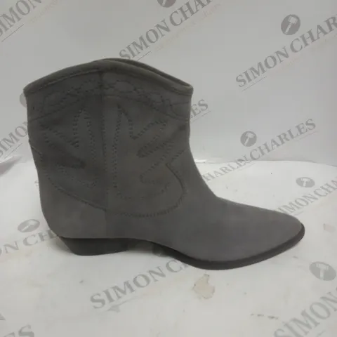 BOXED MAISON DE NIMES SUEDE WESTERN BOOT - SIZE 7