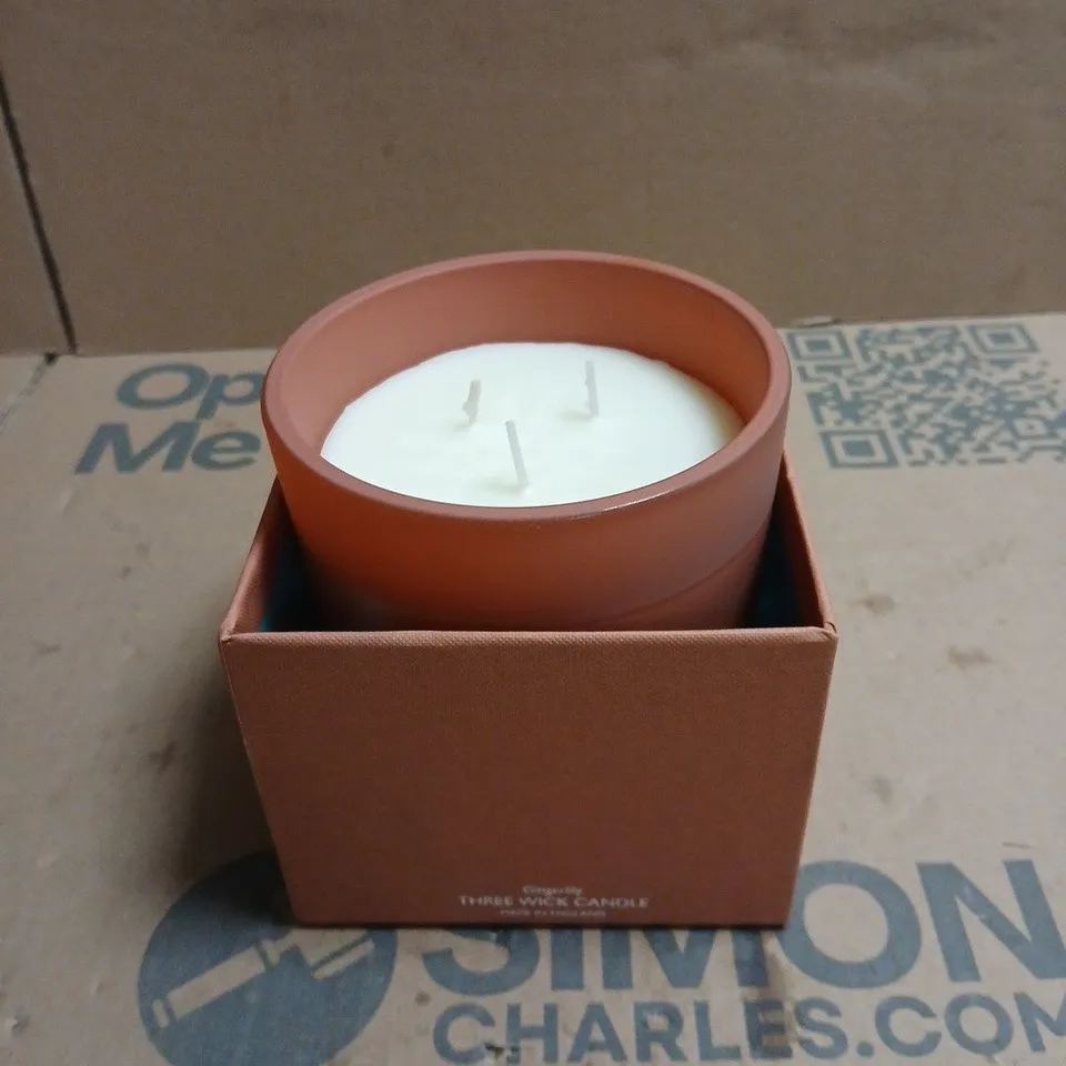 MOLTON BROWN LONDON GINGERLILY THREE WICK CANDLE – 480 G, PINK GIFT BOX