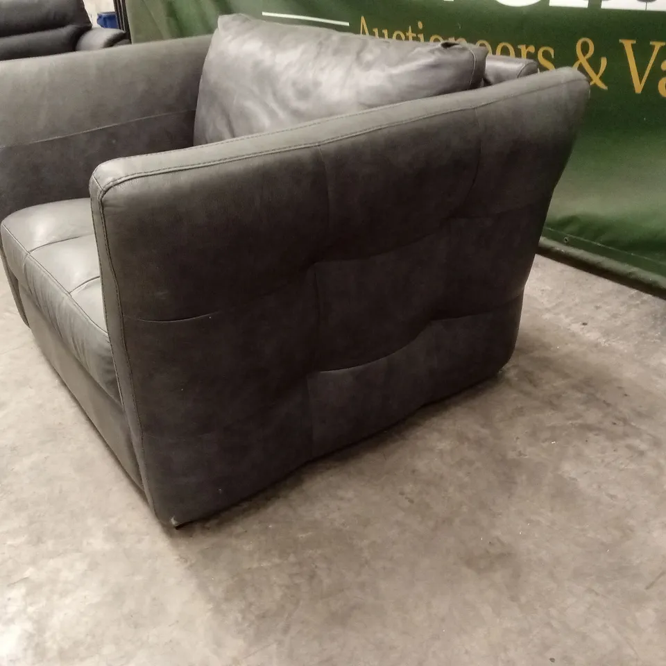 QUALITY DESIGNER WIDE LEATHER SNUGGLE CHAIR