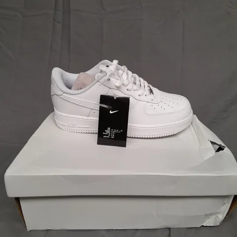 BOXED PAIR OF NIKE AIR FORCE 1 WHITE SIZE UK 7