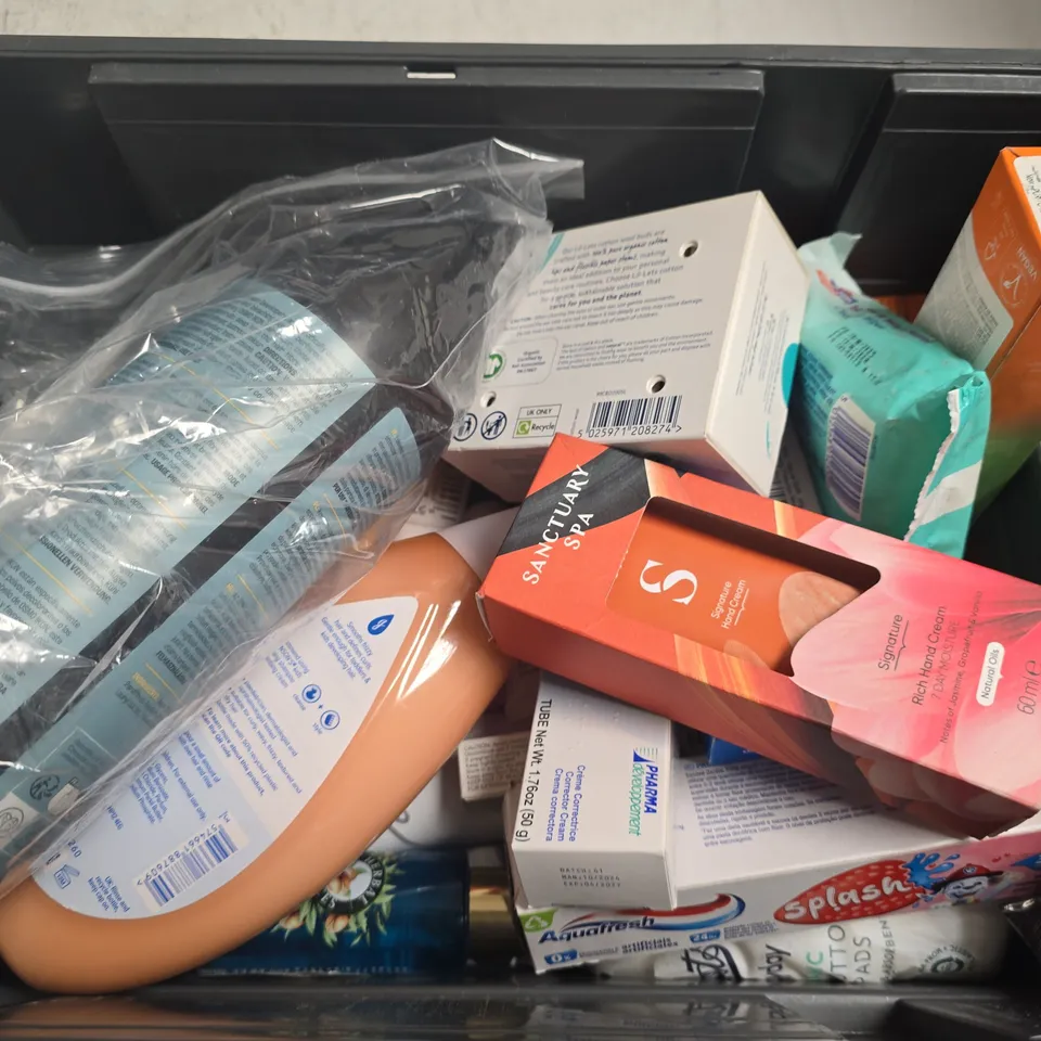 APPROXIMATELY 15 ASSORTED HEALTH & BEAUTY PRODUCTS TO INCLUDE ARTRO SILIUM FLEXIBILITY, NATURA SIBERICA CREAM SOAP, ELF CAMO CONCEALER, ETC - COLLECTION ONLY