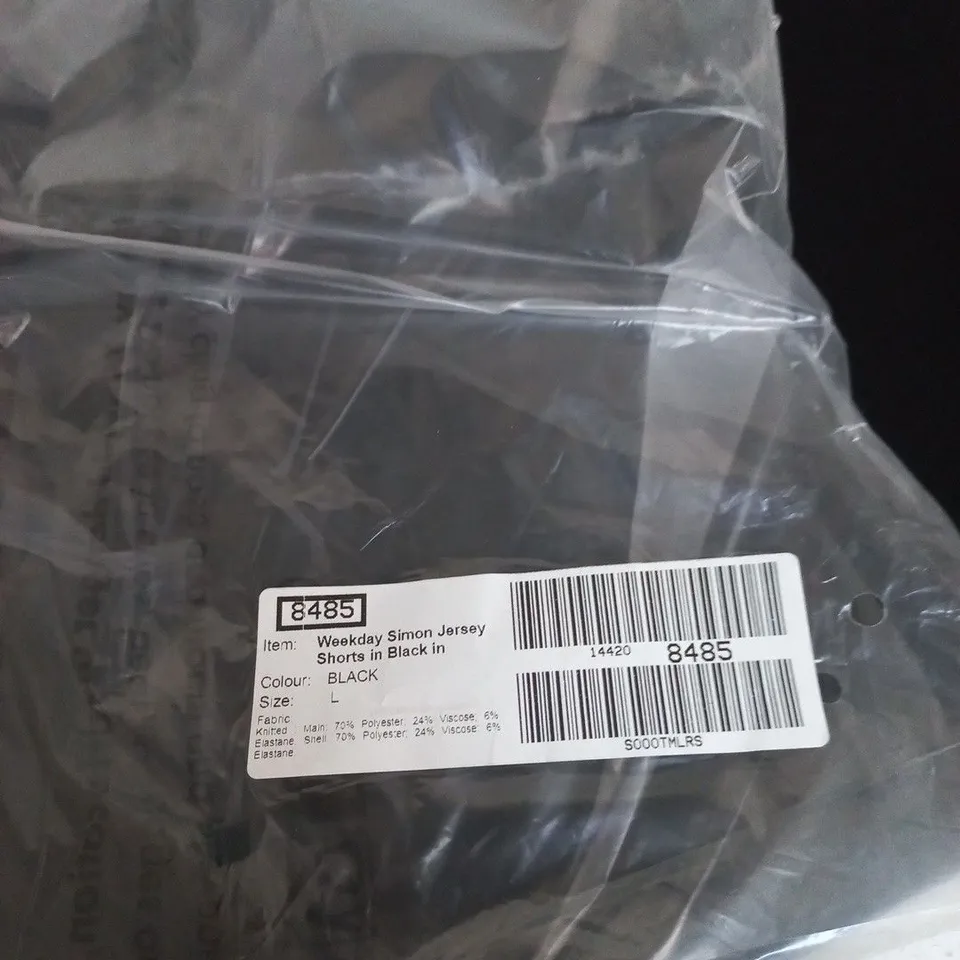 WEEKDAY SHORTS IN BLACK – UK SIZE L (SIMON JERSEY)