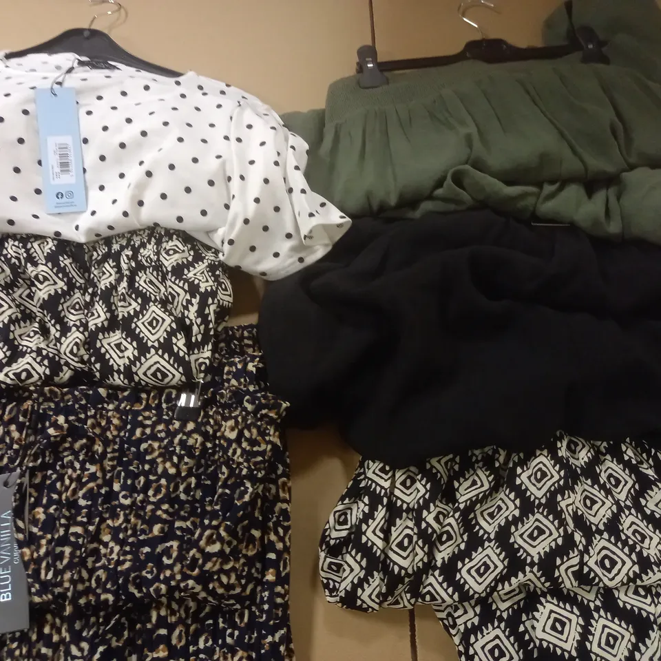 BOX OF APPROX 6 ASSORTED ITEMS OF BLUE VANILLA CLOTHING IN VARIOUS SIZES AND STYLES