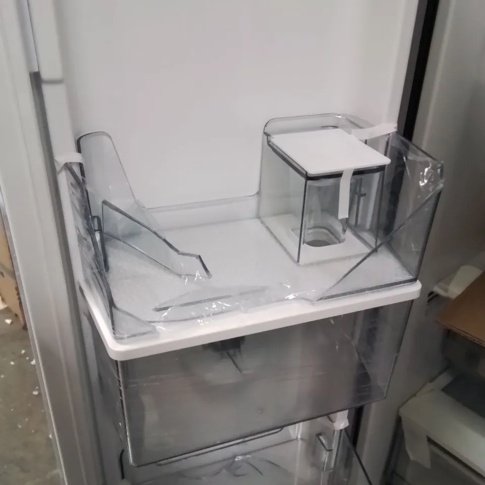 HISENSE PUREFLAT RF632N4WFE AMERICAN STYLE FRIDGE FREEZER - BLACK WITH WATER DISPENSER 