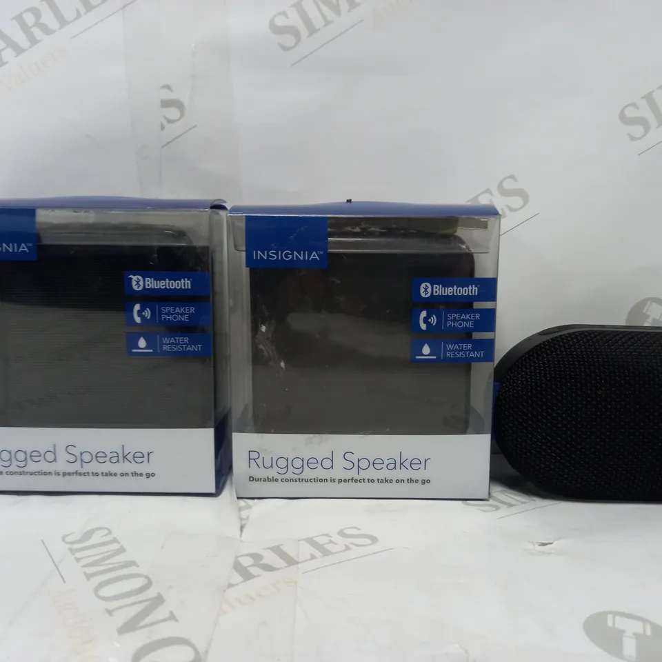 LOT OF 3 INSIGNIA BLUETOOTH SPEAKERS TO INCLUDE 2 RUGGED PORTABLE SPEAKERS AND 1 MINI SONIC PORTABLE SPEAKER