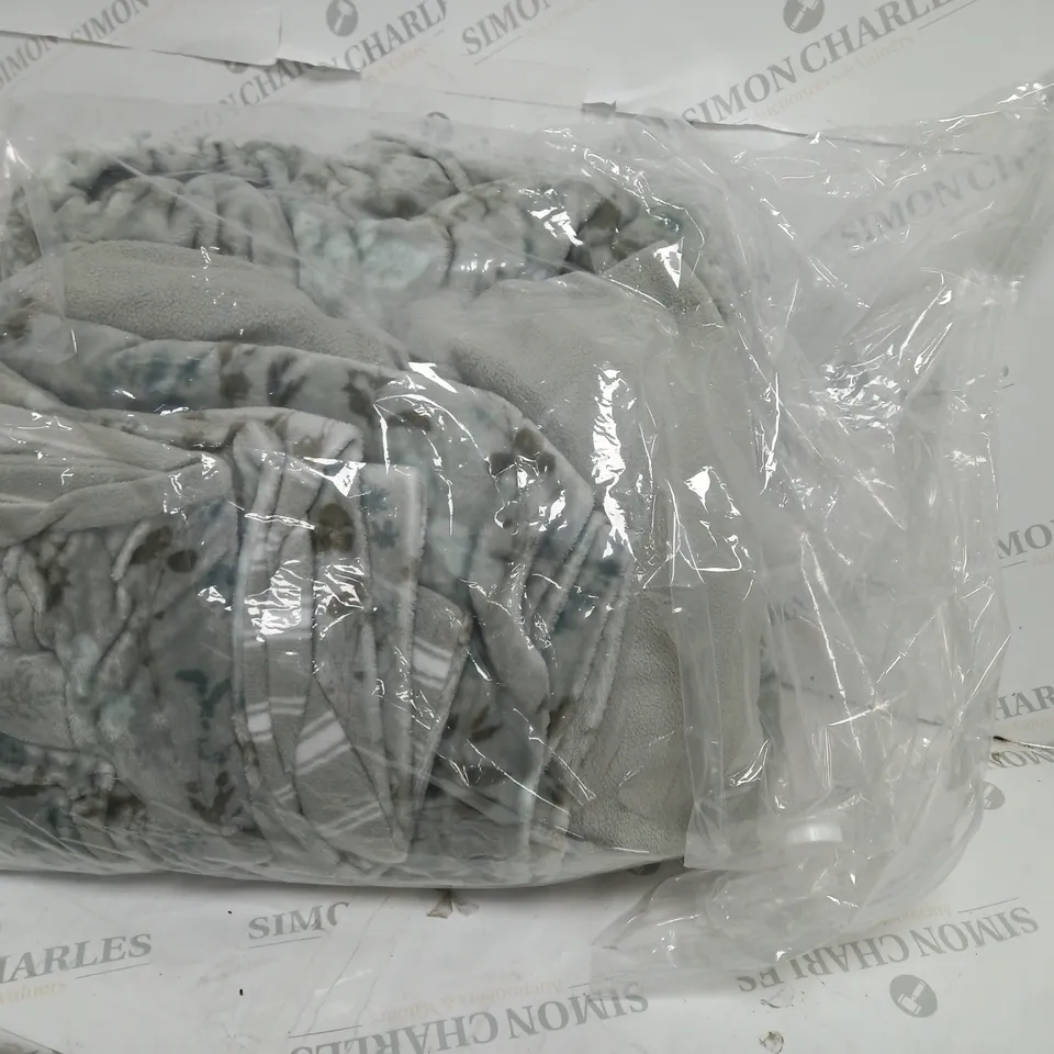 SAGE STRIPED KINGSIZE BEDDING