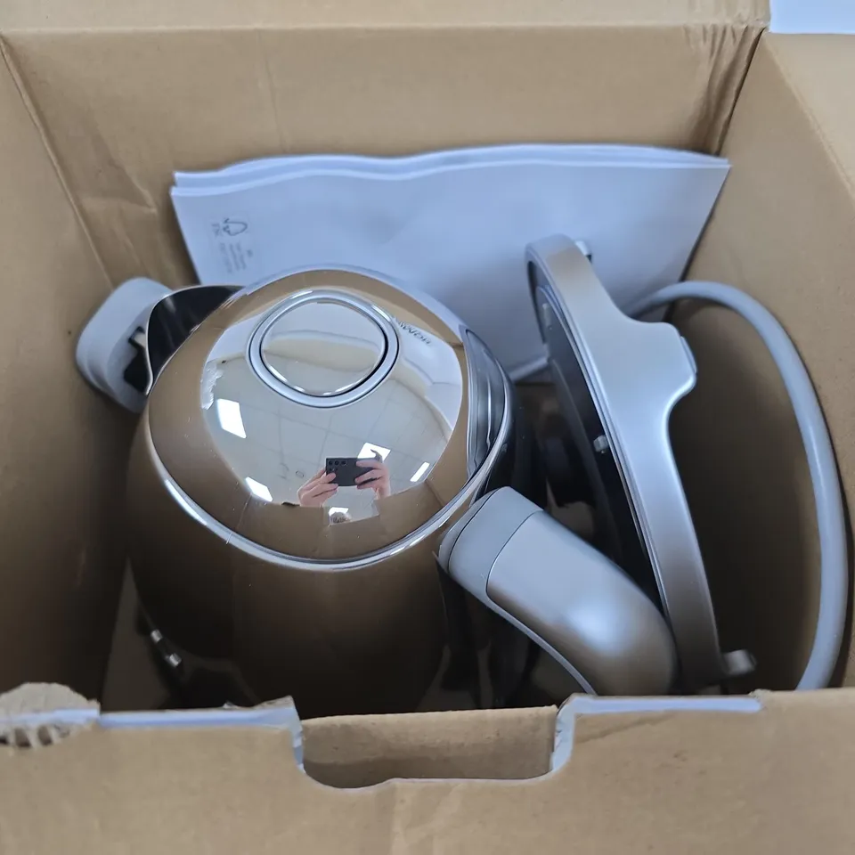 BOXED 50'S STYLE KETTLE