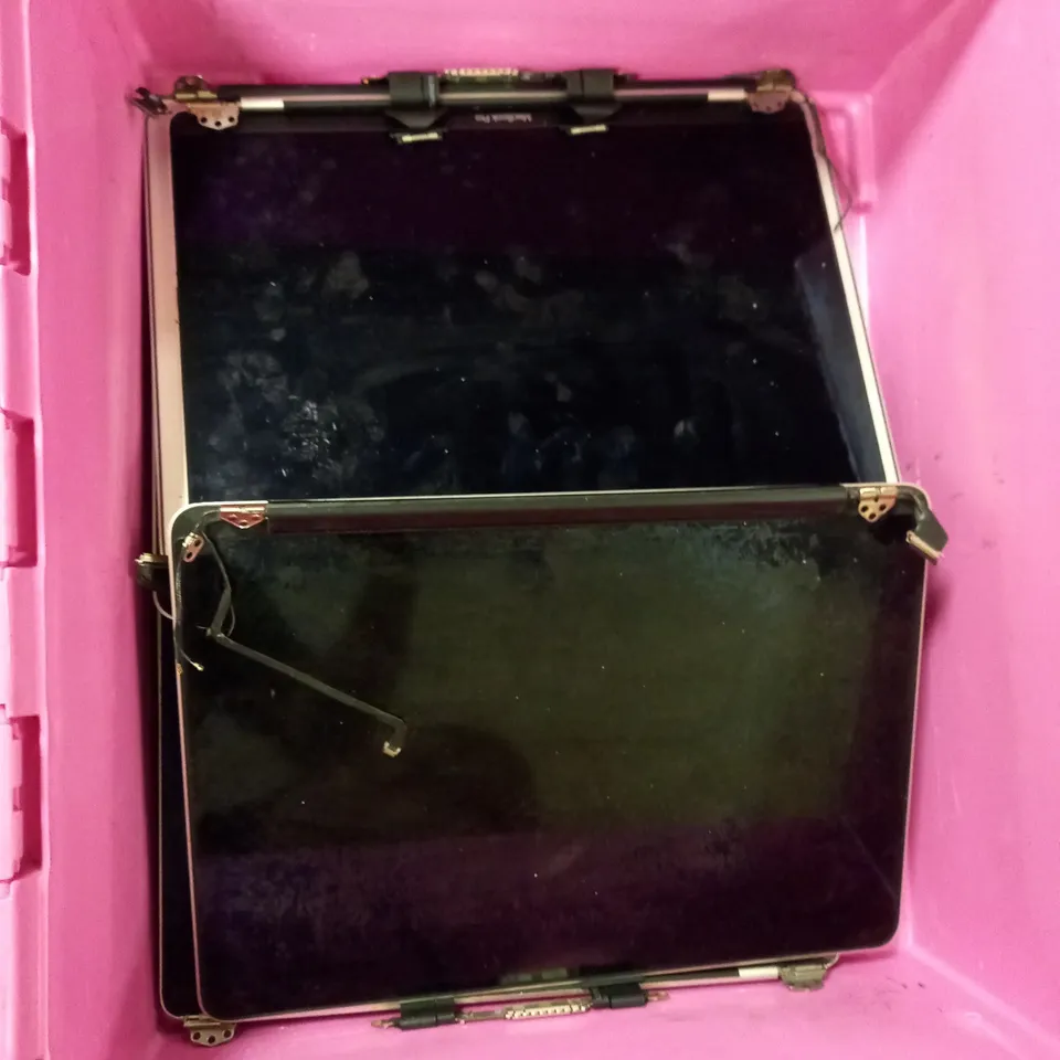 BOX OF APPROX 15 INDIVIDUAL COMPUTER PARTS TO INCLUDE THE BASE, SCREENS AND KEYBOARD.