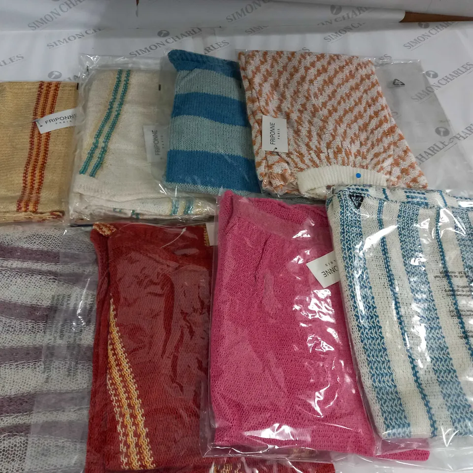 LOT OF 8 ASSORTED KNITWEAR CLOTHING ITEMS - VARIOUS SIZES