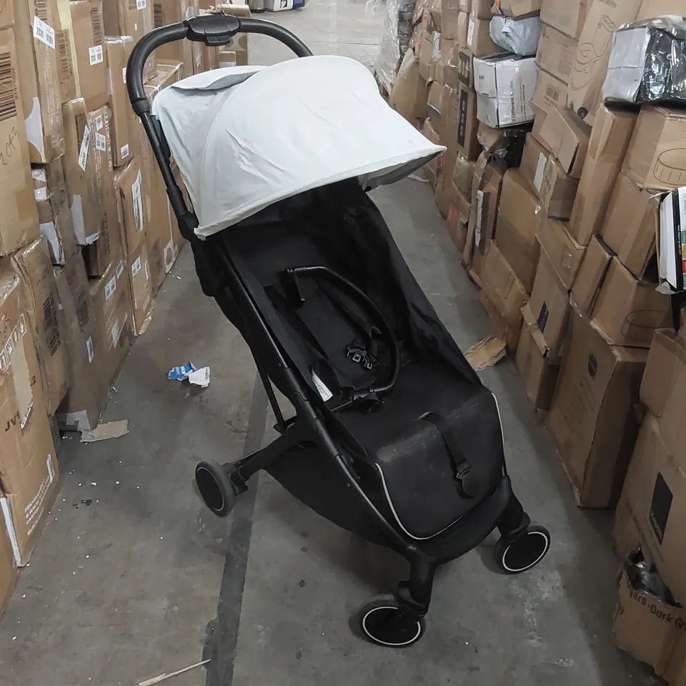 FOLDING PRAM WITH RAIN HOOD (1 ITEM)