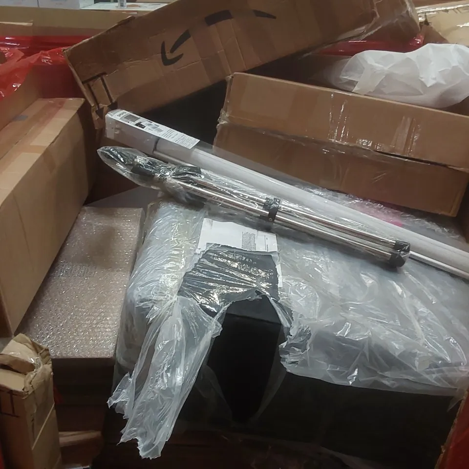 PALLET CONTAINING A LARGE QUANTITY OF ASSORTED ITEMS INCLUDING: EVAPORATIVE AIR COOLER, BLINDS, WALKING STICK ECT