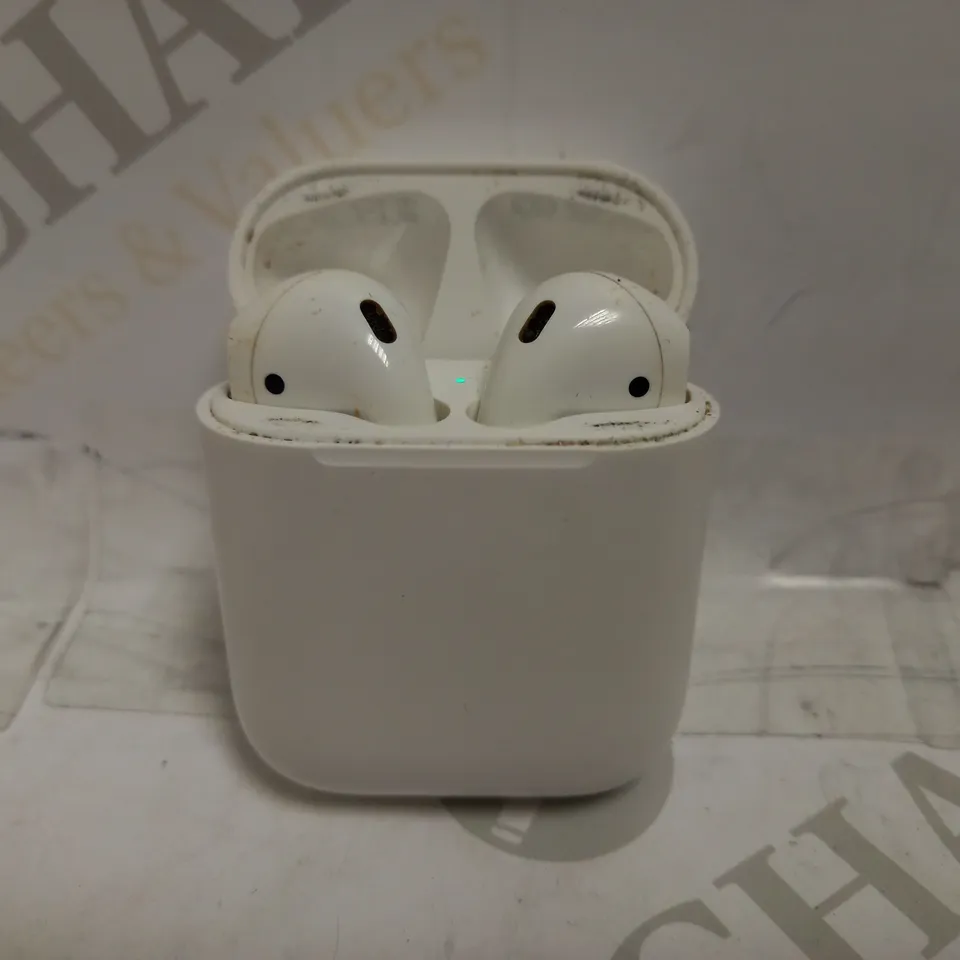 APPLE AIRPODS