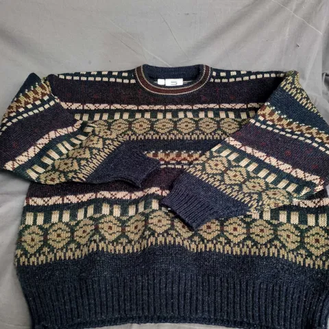 JARGON KNIT SWEATER – NAVY GEOMETRIC FAIRISLE PATTERN, UK L