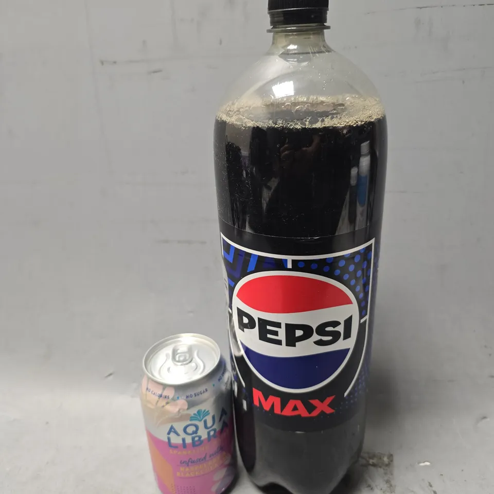 APPROXIMATELY 4 ASSORTED DRINKS ITEMS TO INCLUDE - PEPSI MAX , AQUA LIBRA RASPBERRY & BLACKCURRANT SPARKLING WATER 