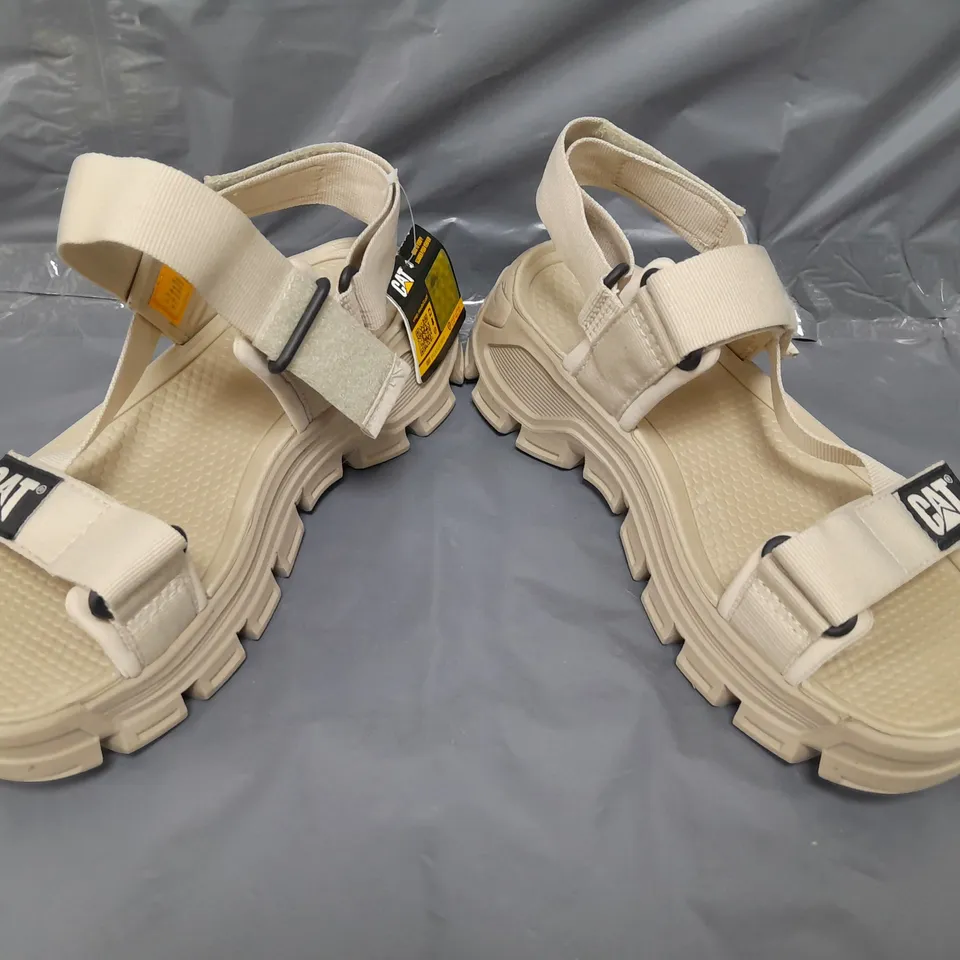 BOXED PAIR OF CATERPILLAR OPEN TOE LOW WEDGE SANDALS IN BEIGE EU SIZE 40